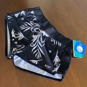 NEW ROXY SWELL ADDICT SHORT🖤